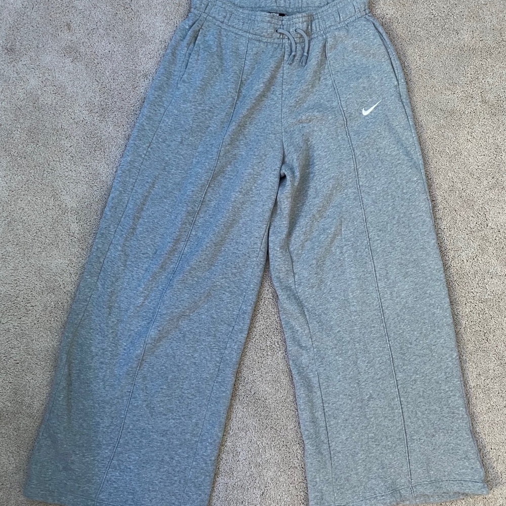 Nike Wide-Leg Sweatpants Gray